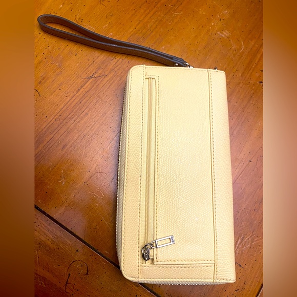 Guess handbag and clutch wallet - Picture 7 of 9